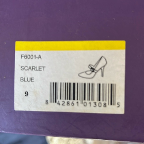 Hale Bob size 9 Scarlet blue, glittery pumps with a beautiful brooch fastener. - Picture 12 of 15